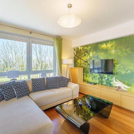 Seaside Apartment With Parking & Ac - 150 M To The Beach By Noclegi Renters Miedzyzdroje Kültér fotó