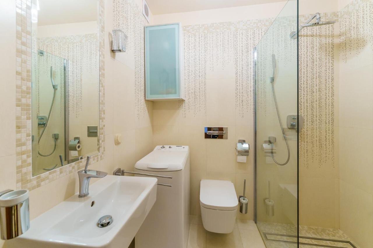 Seaside Apartment With Parking & Ac - 150 M To The Beach By Noclegi Renters Miedzyzdroje Kültér fotó