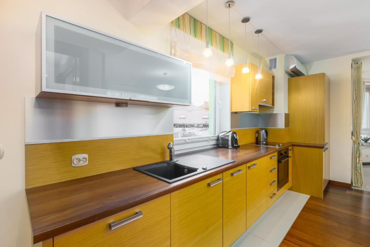 Seaside Apartment With Parking & Ac - 150 M To The Beach By Noclegi Renters Miedzyzdroje Kültér fotó