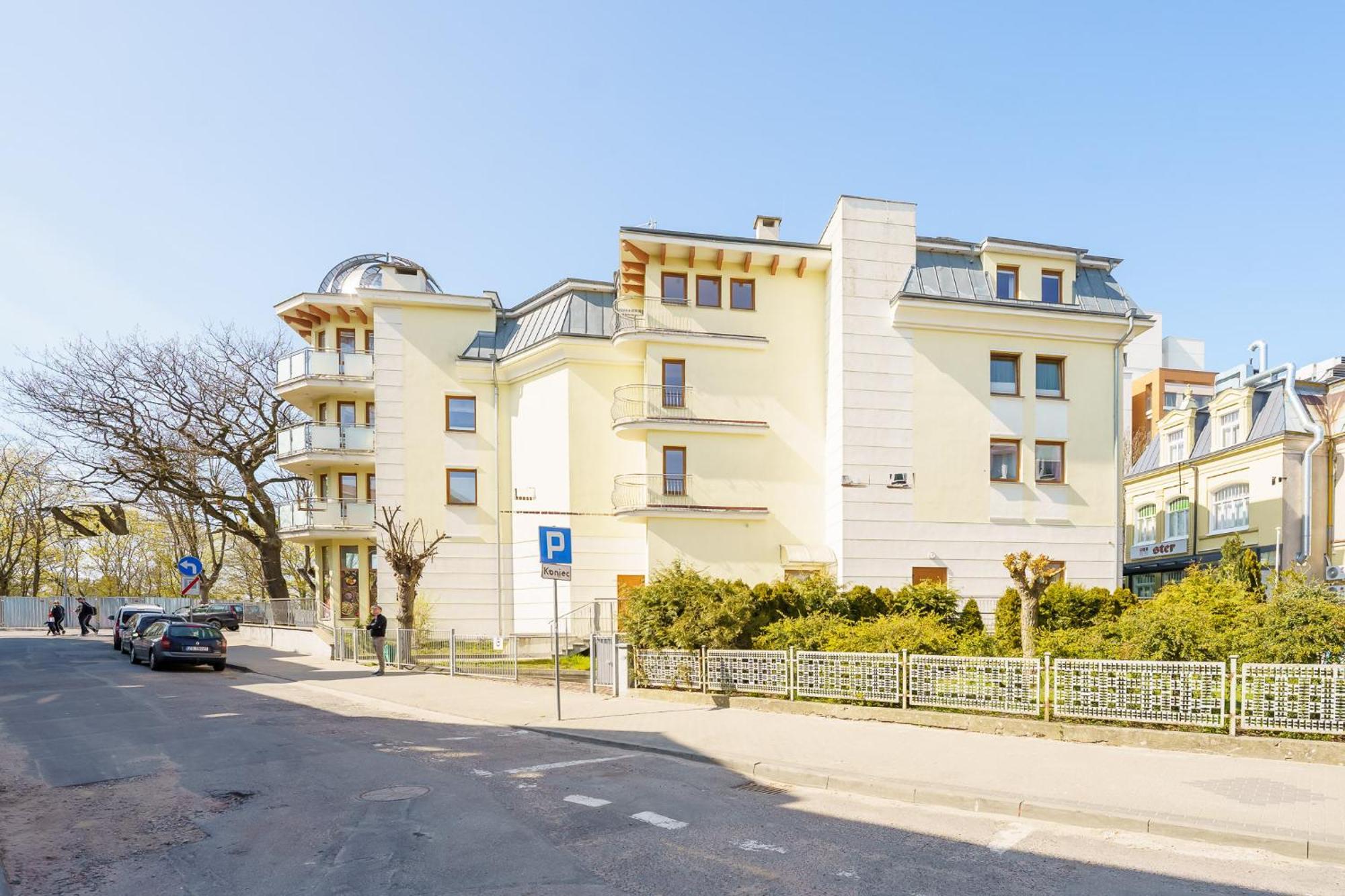 Seaside Apartment With Parking & Ac - 150 M To The Beach By Noclegi Renters Miedzyzdroje Kültér fotó